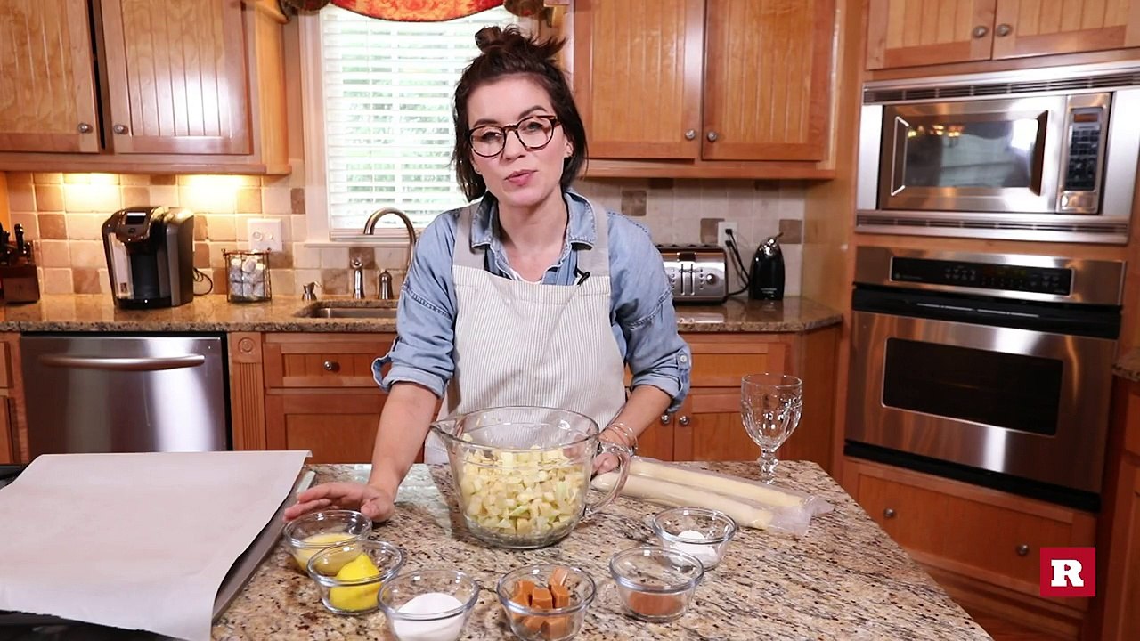 Apple pies on-the-go with Elissa the Mom | Rare Life