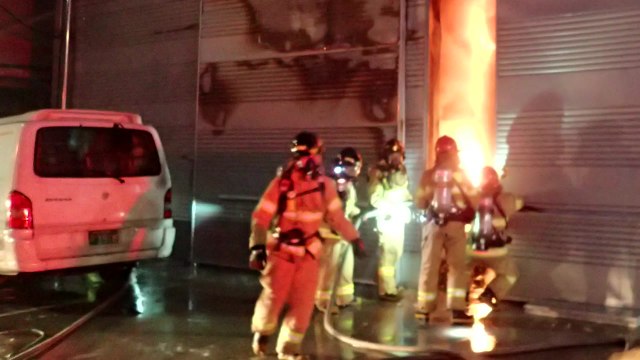 청소자재 창고에서 불...다친 사람 없어 / YTN