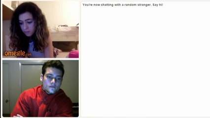Omegle'da Kaslı Erkek Gören Masum Kızların İlginç Tepkileri