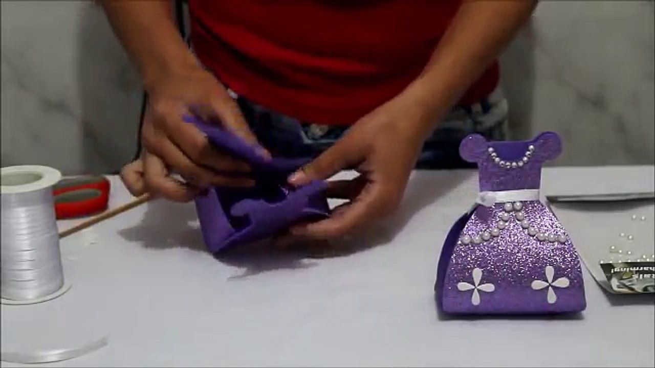 com o fazer vestido porta bombom da princesa So...
