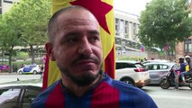 Reabre el Camp Nou para los aficionados divididos del Barcelona