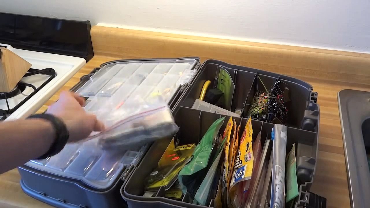 Plano Guide Series Model 1444 Tackle Box