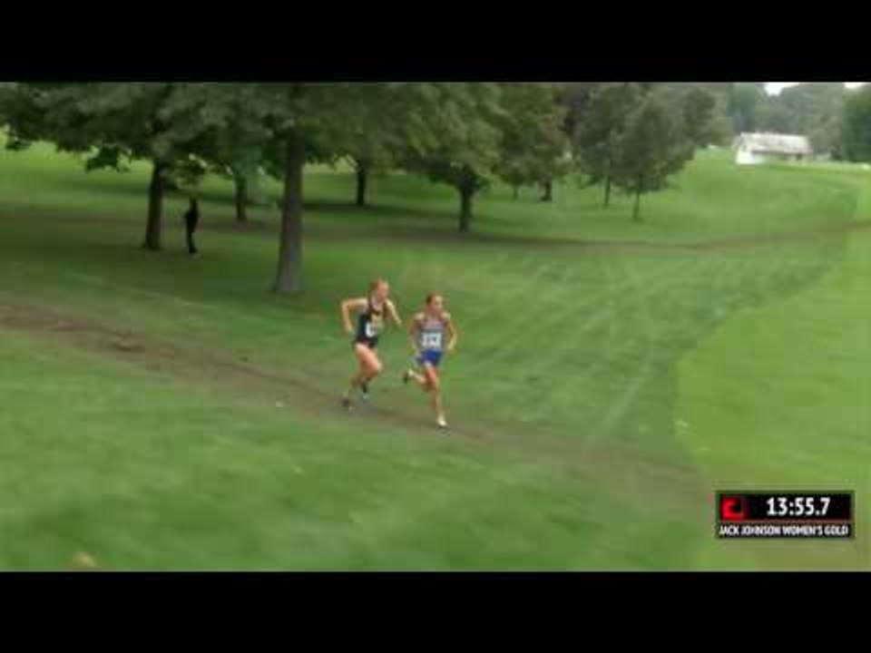 Brenna Peloquin takes down Erin Finn at the 2016 Roy Griak Invitational DI 6k