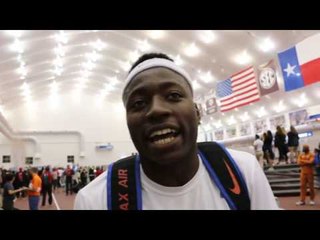 Video herunterladen: Gator frosh Grant Holloway won 60m hurdles, ran fastest 4x4 split at the 2017 NCAA Indoor Champs