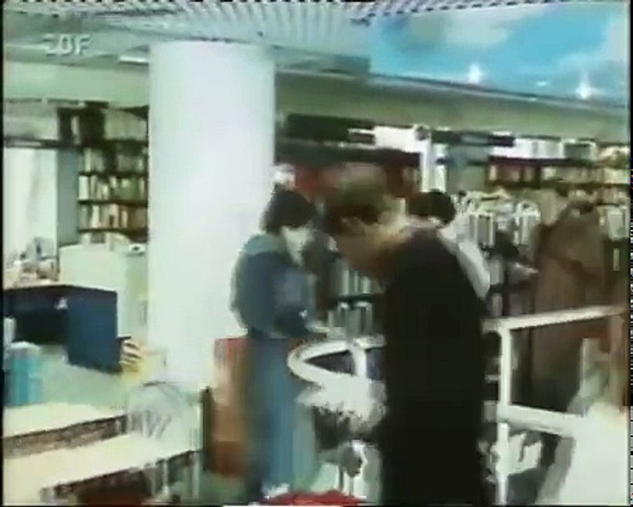 Derrick  E117 - Angriff aus dem Dunkel   (1984)