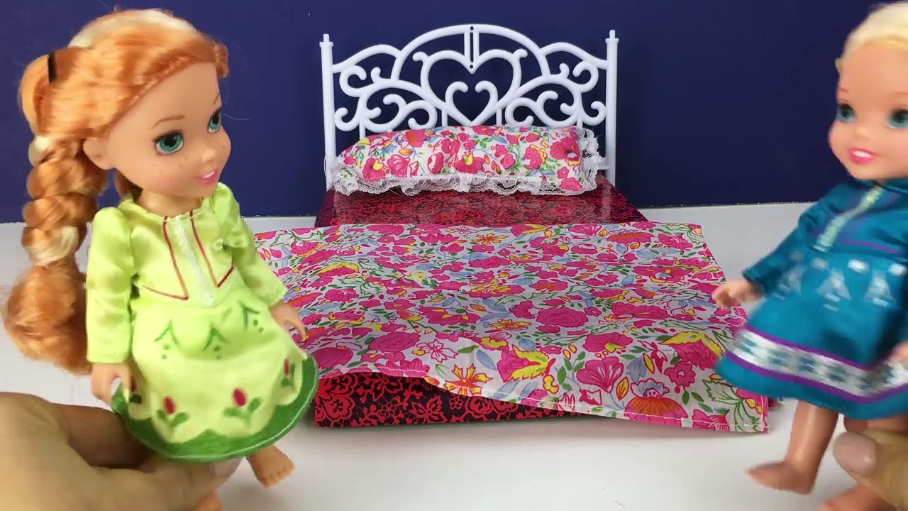 Frozen Elsa and Anna Toddlers Eat Too Much! Plus Elsa and Anna Hair Stuck Together and more in 4k!