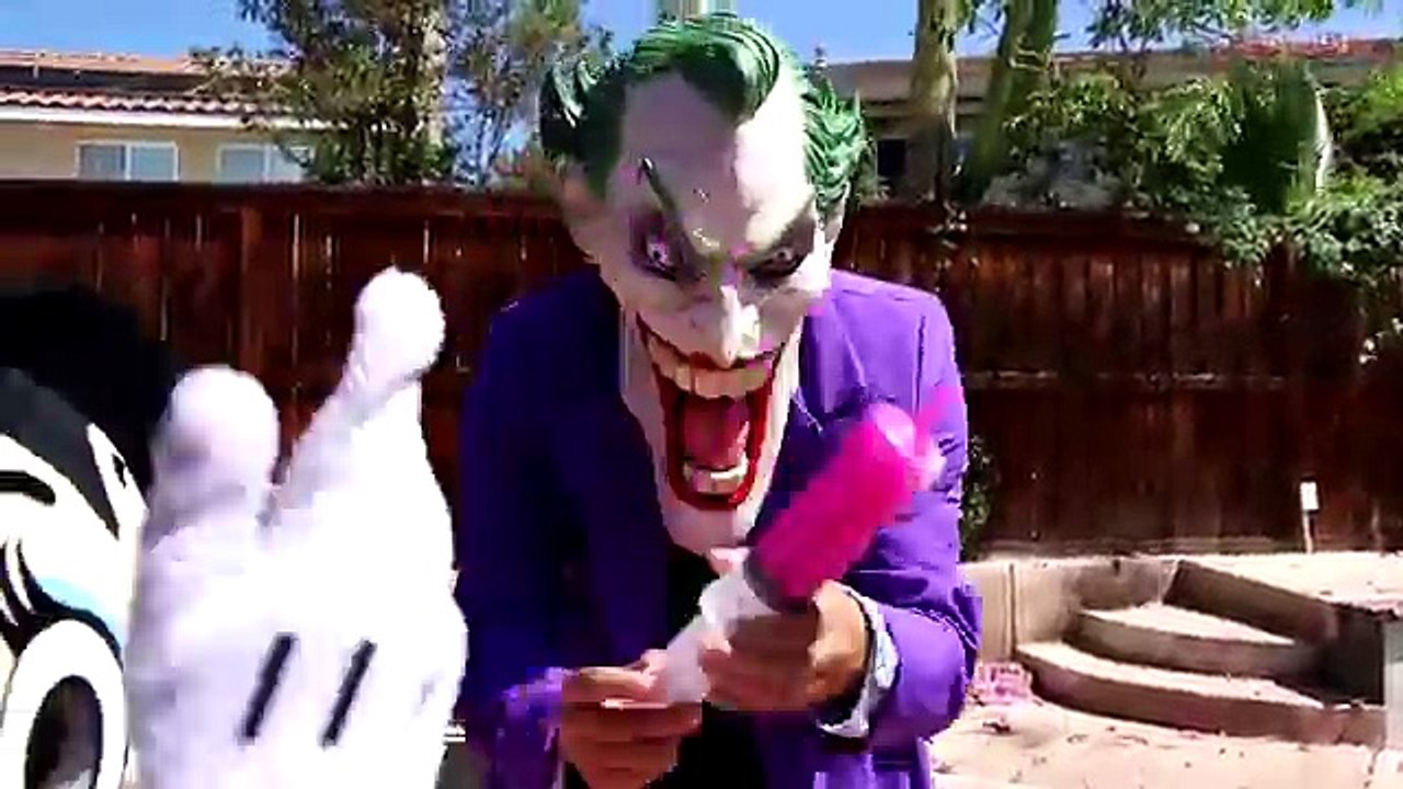 GIANT SPIKED FOOT Steps on Minnie Mouse! w/ Spidergirl, Princess Rapunzel & Green Power Ranger IRL