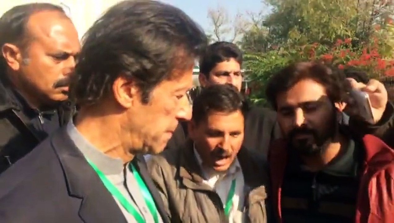 Imran khan par Logo ga Ethmad dakhin kase unki madat k lia Foren ponchy..