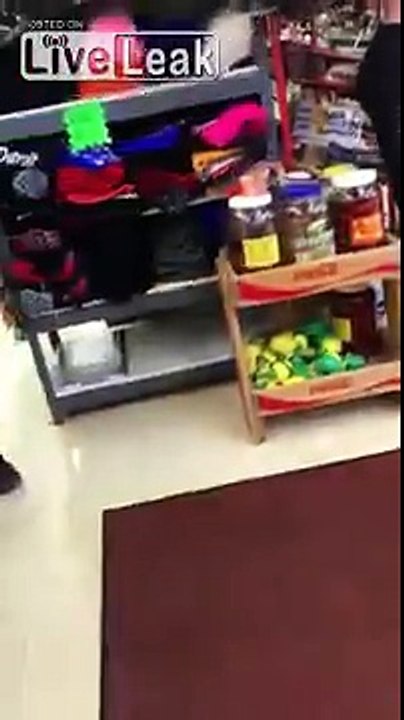 Ghetto 'white knight" steps up to defend a mouthy ratchet troublemaker
