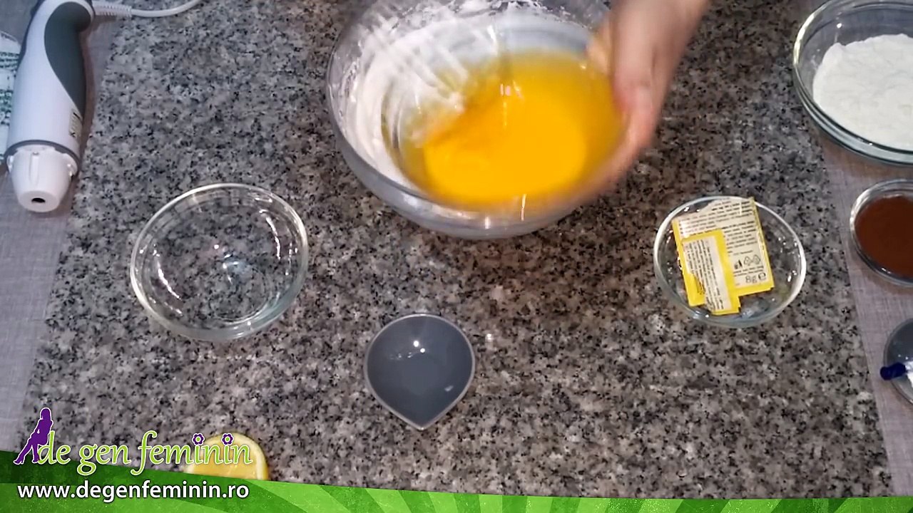 Reteta Chec pufos marmorat cu cacao / Pandispan (De Gen Feminin)