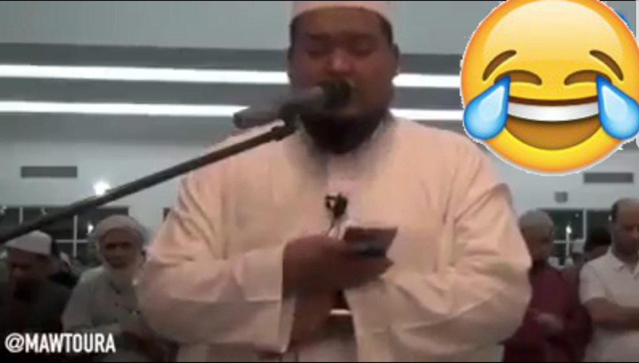 چت کردن امام جماعت هنگام نماز