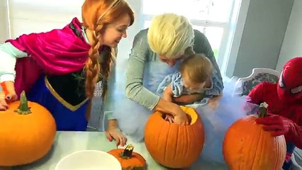 Frozen Elsa and Spiderman Thanksgiving Disaster! Disney Princesses and the flash funny turkey head