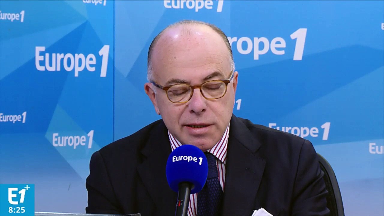 La charge de Cazeneuve contre Mélenchon, "le chef des faire-valoir de la majorité"