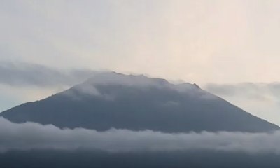 Tải video: Aktivitas Kegempaan Gunung Agung Kembali Naik