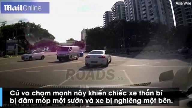 Xe xuyên không bất ngờ xuất hiện giữa ban ngày tại Singapore