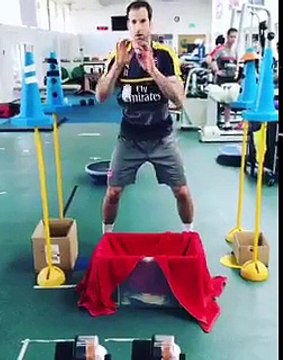 Petr Cech’s ridiculous warmup using a ping pong ball shooter