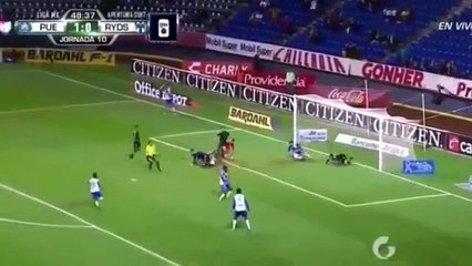 Puebla incredible chance vs. Monterrey