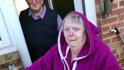 Deux jeunes font une belle surprise pour leur grand-mère !