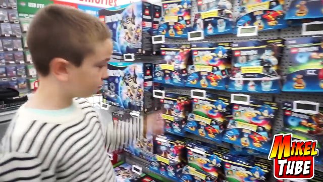 UN DÍA DE COMPRAS Compramos Juguetes para RETOS Vlog. MikelTube
