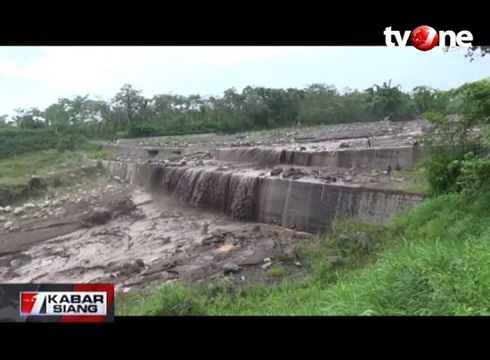 Lahar Dingin Gunung Semeru Landa Sungai Besuk Sat