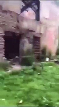 Los encuentran teniendo relaciones sexuales en casa abandonada