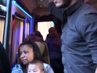 Alex, evinden gözyaşları içinde ayrıldı