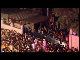 Galatasaray taraftarları Florya tesislerinin kapısını kırdı