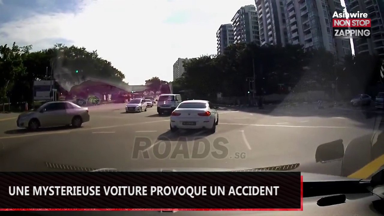 Singapour : Une "voiture fantôme" provoque un mystérieux accident (vidéo)