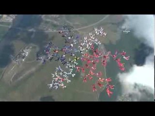 Kadın paraşütçüler rekor kırdı