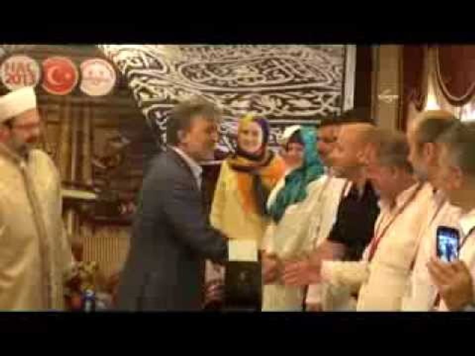 Cumhurbaşkanı Gül, Türk hacılarla bayramlaştı