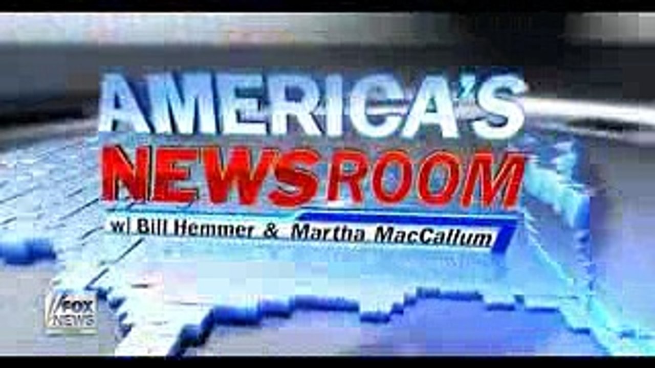 El padre de esta niña murió en el accidente y este policía la cargo e hizo algo que nadie esperaba