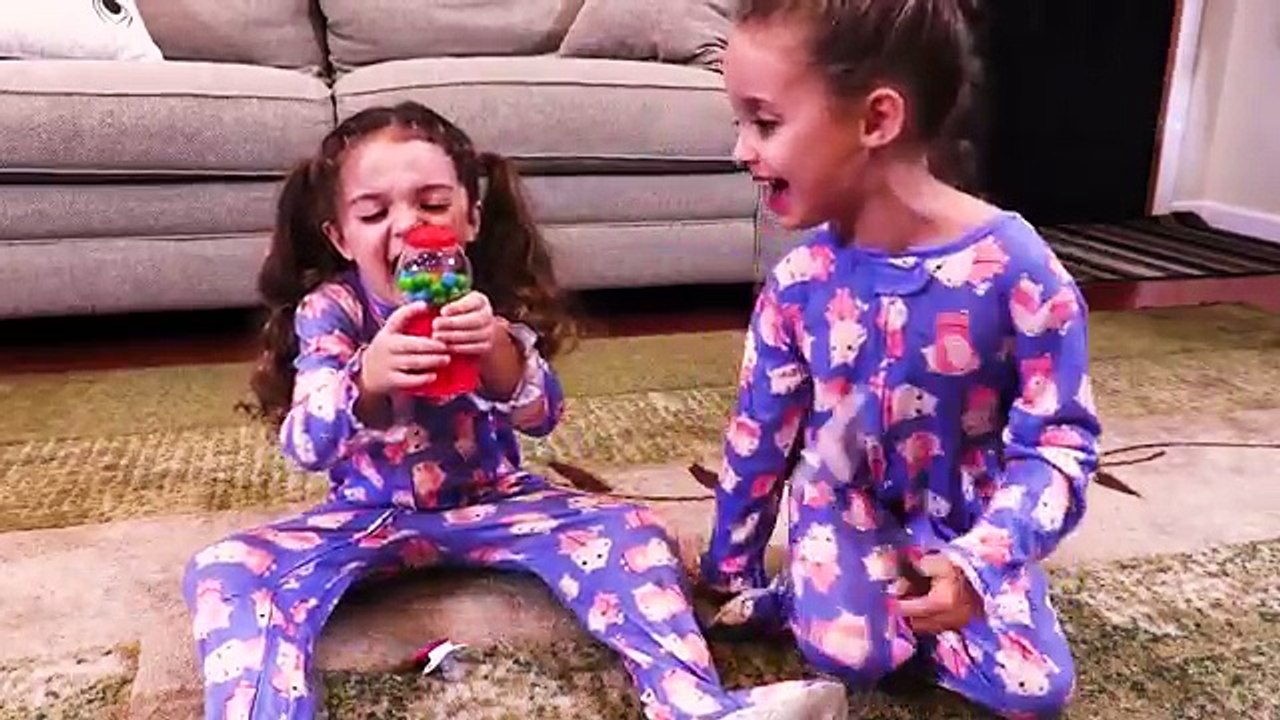 Giant Dubble Bubble Gumball Machine - Bubble Gum Challenge - SUPER GROSS! - MaddaKenz Compilation