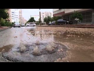 Antalya'da ev ve işyerlerini su bastı, yollar göle döndü
