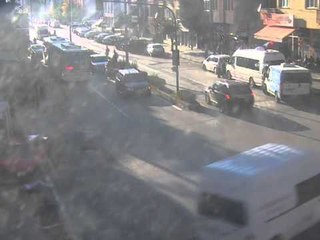 Bolu'da kırmızı ışık ihlali yapan otomobil dehşet saçtı