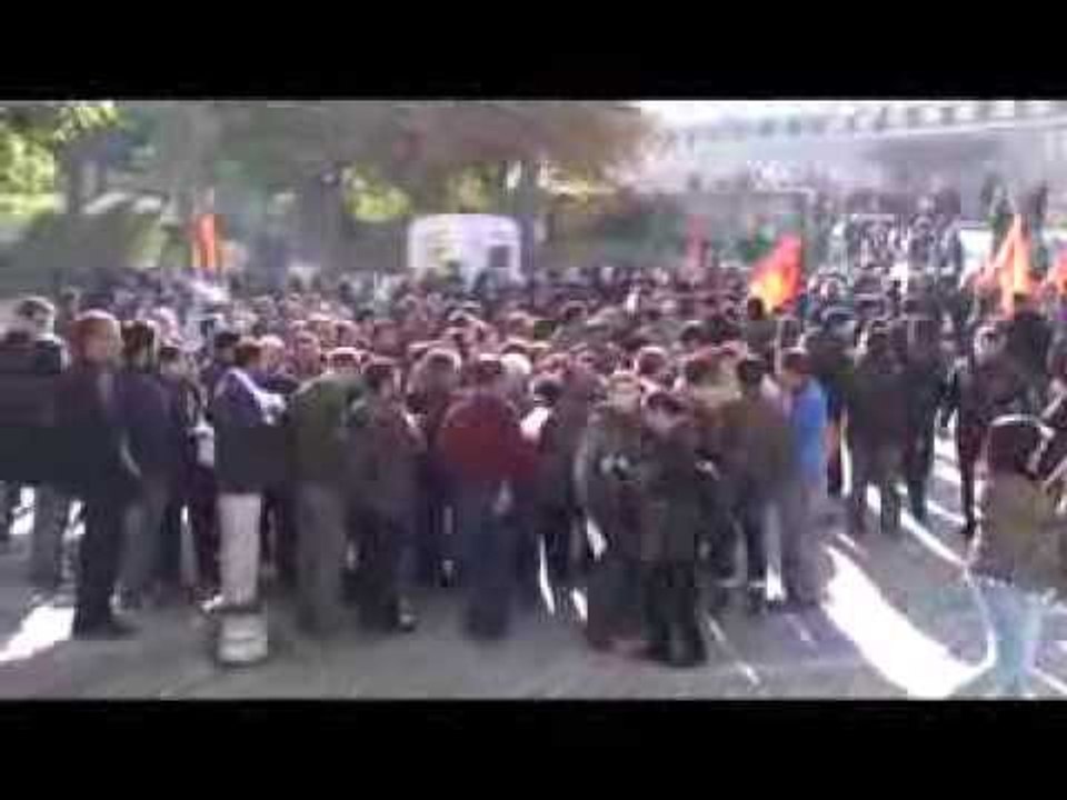 Sivil toplum kuruluşları Sarısülük davası için adliye önünde toplandı