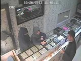 Kuyumcu soyan bayan hırsızlar güvenlik kamerasına yakalandı