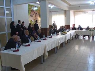 Hayrunnise Gül, asırlık nine ile kucaklaştı