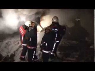 Gaziosmanpaşa'da perde fabrikası alev alev yandı