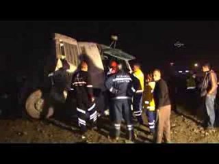 Virajı alamayan TIR takla attı, sıkışan sürücü kurtarıldı