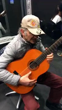 Il joue parfaitement la musique de Le Bon, la Brute et le Truand