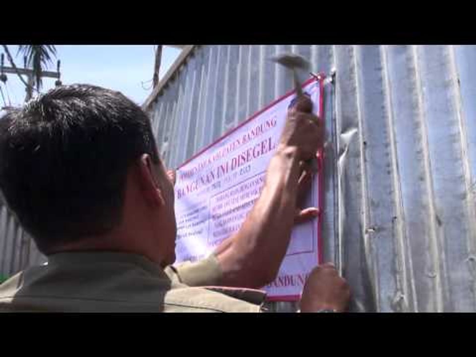 Perumahan mewah di Jalan Soreang Bandung disegel - NET12