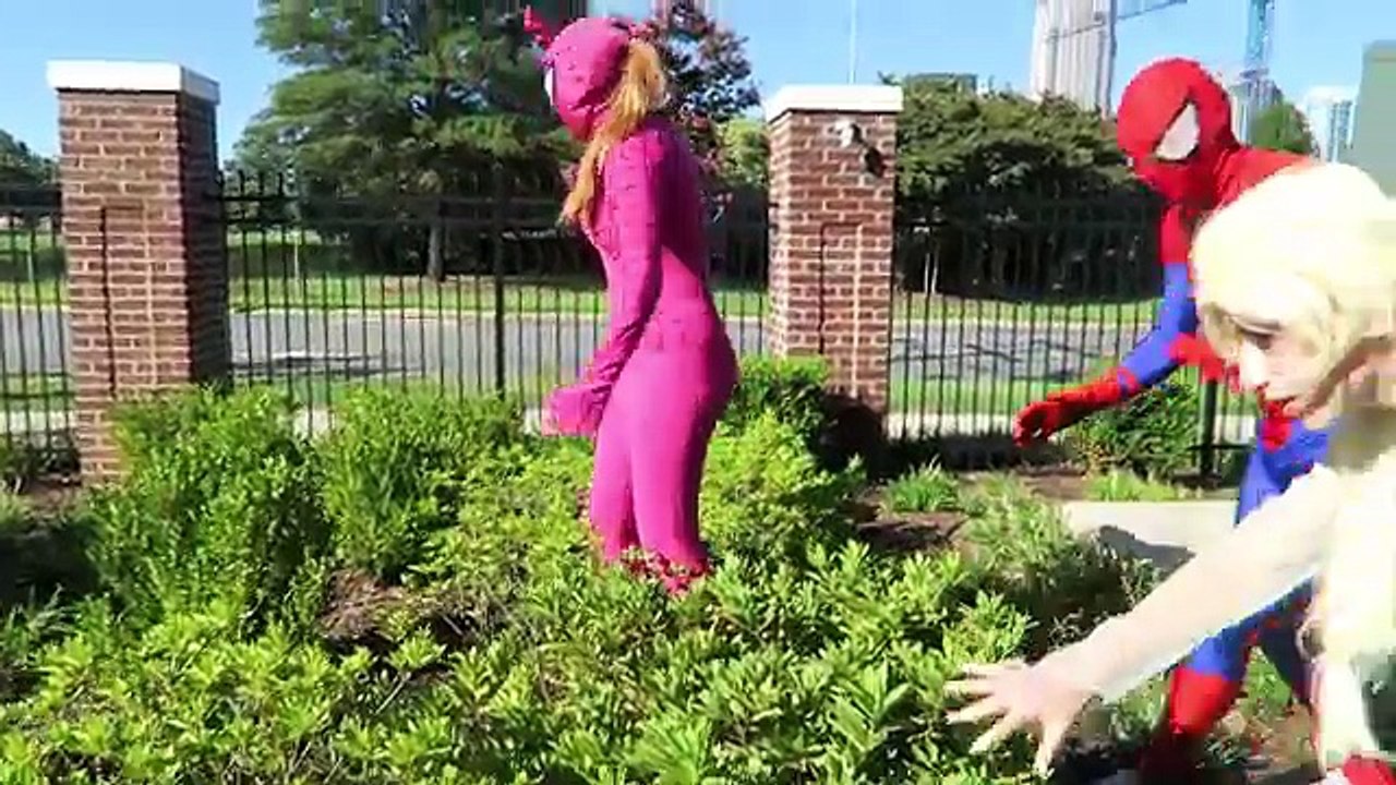 Frozen Elsa Gets Dirty Feet! w/Spiderman, Joker, Superhero Movie Fun!