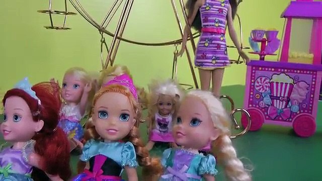 Bullseye Target Game! ELSA and ANNA toddlers & other kids PLAY & Win prizes! Who wins?