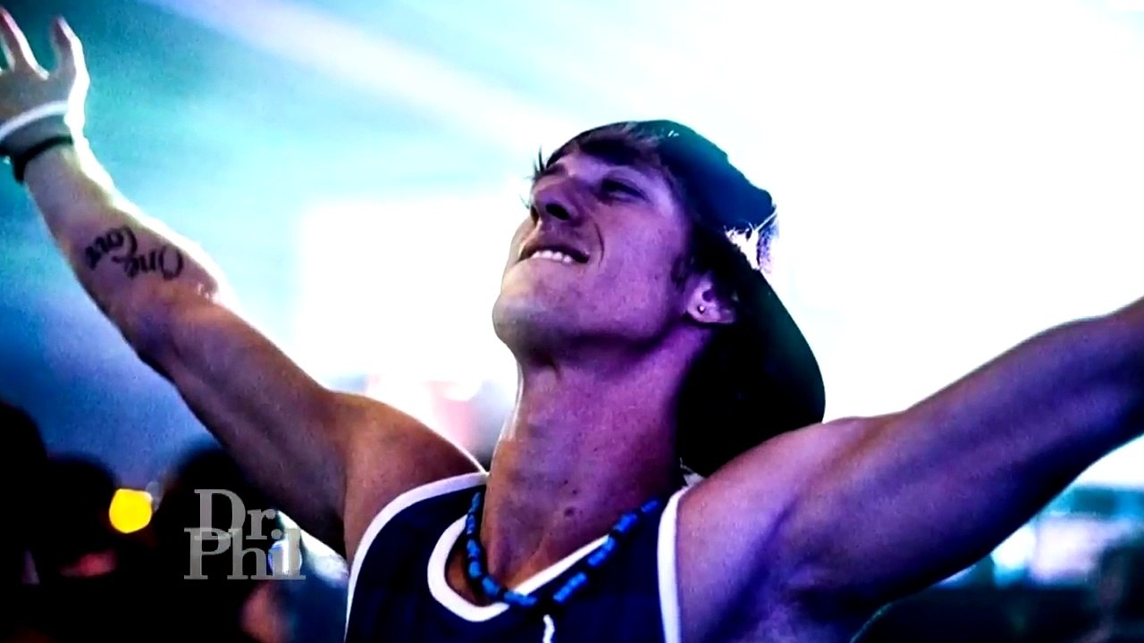 Parents Claim Daughter Shows Signs Of Stockholm Syndrome Because Of Boyfriend