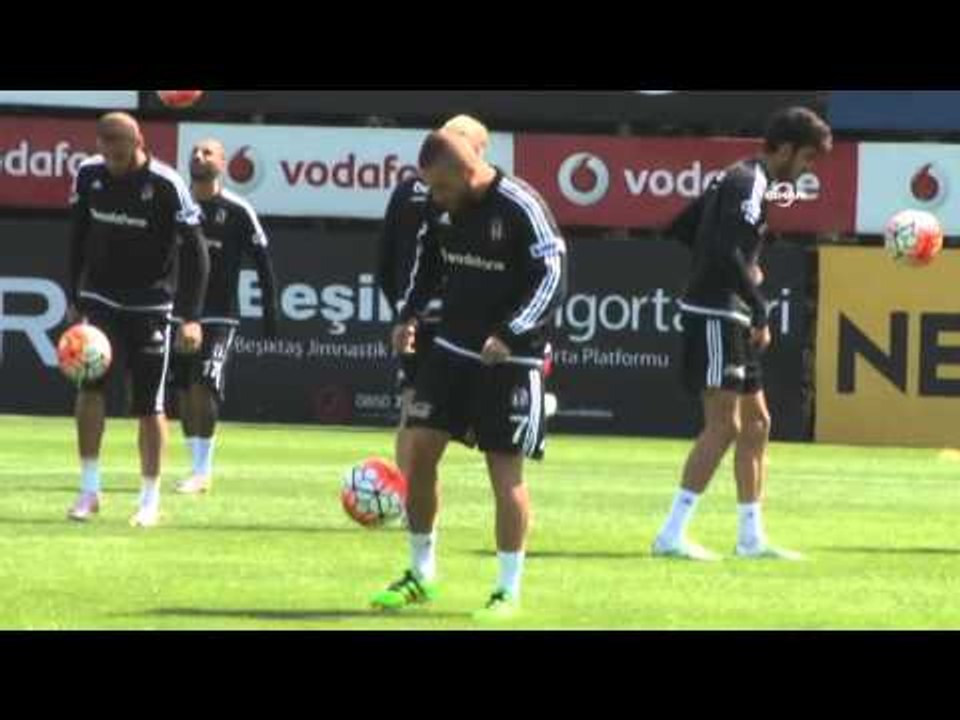 Beşiktaş'ta bir ara gerginleşen antrenman çiftetelli ile sona erdi
