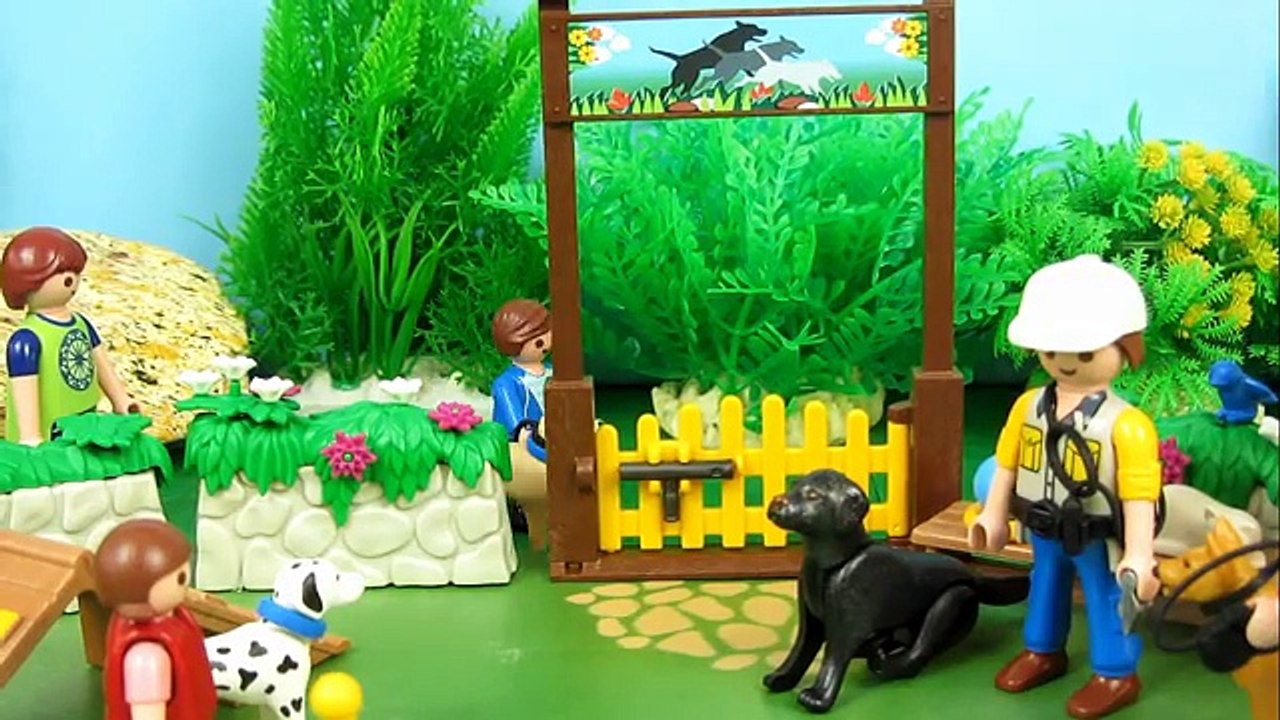 Playmobil cap 4 - Tobi va al centro de entrenamiento, Playmobil en español