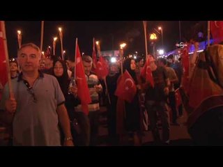 İstanbul'da binlerce kişi Boğaziçi Köprüsü'nde