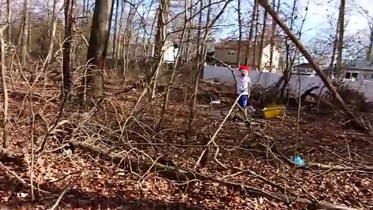 KILLER CLOWN CHASES ME AROUND IN THE WOODS *SO SCARY*