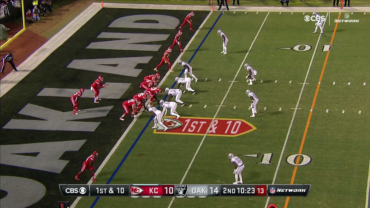 Alex Smith launches pass to Demarcus Robinson for 33-yard gain