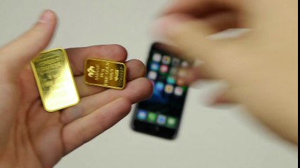 What Happens If You Pour Molten Gold on an iPhone 7